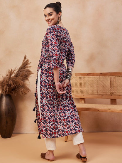 Pehraavii Women Blue Printed Straight Kurta