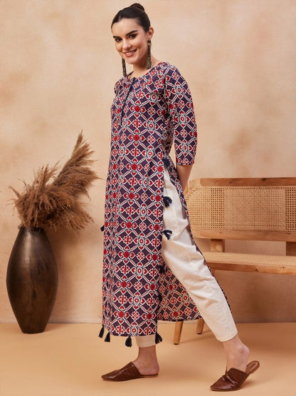 Pehraavii Women Blue Printed Straight Kurta