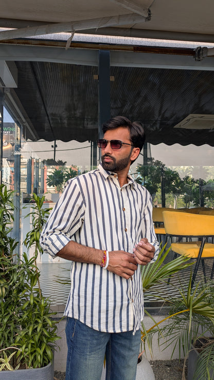 Pehraavii Men White Blue Striped Shirt