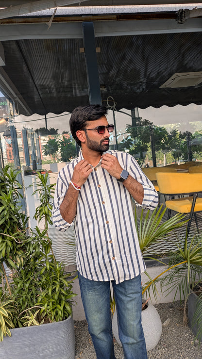 Pehraavii Men White Blue Striped Shirt