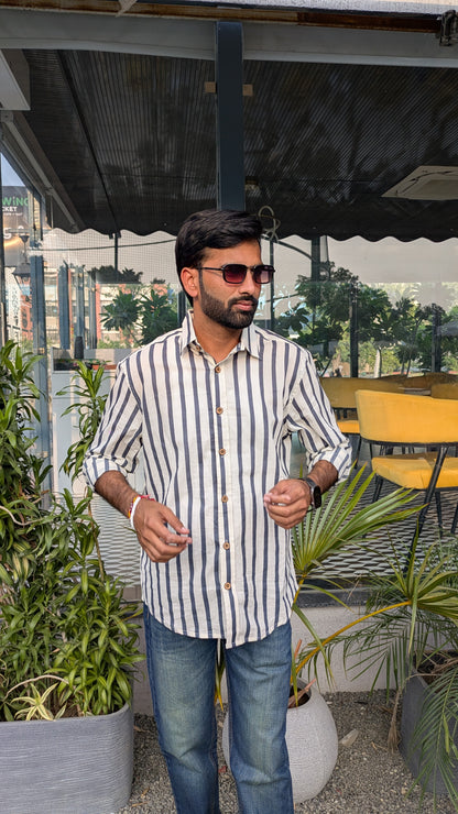 Pehraavii Men White Blue Striped Shirt