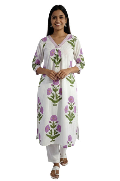 Pehraavii Women White Purple Floral Printed V-Neck Kurta
