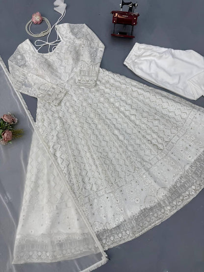 pehraavi Step into effortless charm with our exclusive 3-piece set – crafted for comfort, stitched with grace.