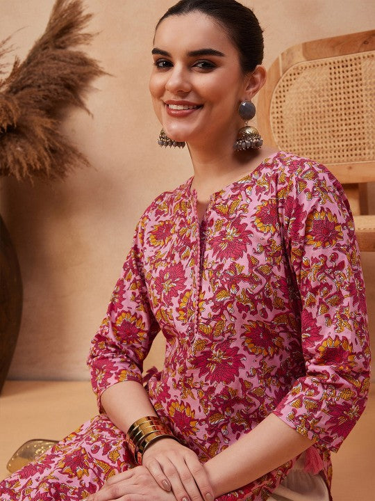 Pehraavii Women Pink Floral Printed Straight Kurta