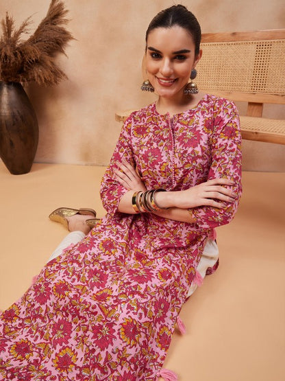Pehraavii Women Pink Floral Printed Straight Kurta