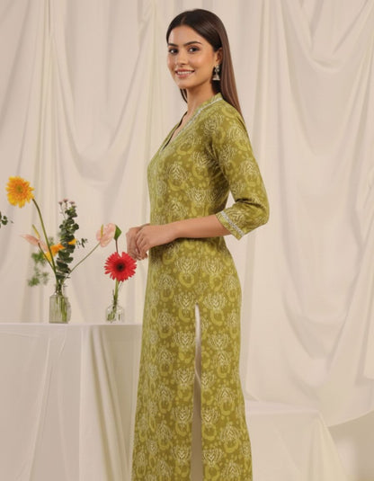 Pehraavii Women Olive Green Printed V-Neck Straight Kurta