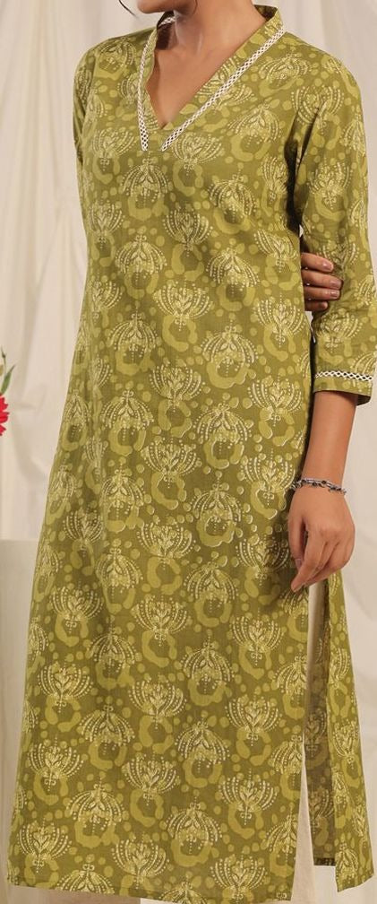 Pehraavii Women Olive Green Printed V-Neck Straight Kurta