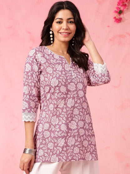 Pehraavii Women Mauve Floral Printed Kurta Top