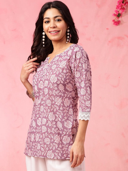 Pehraavii Women Mauve Floral Printed Kurta Top