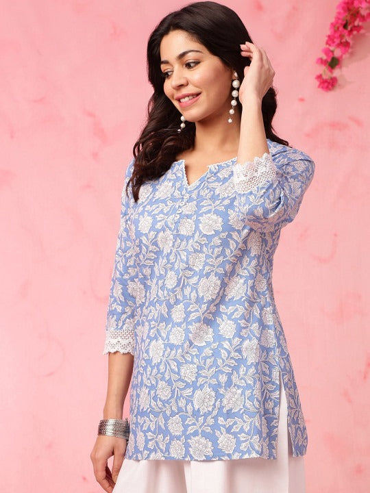 Pehraavii Women Blue Floral Printed Kurta Top