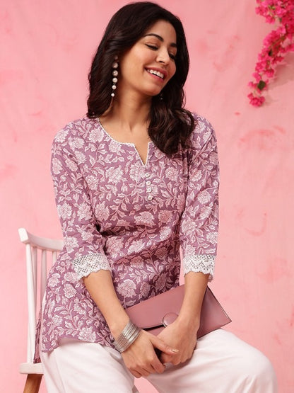 Pehraavii Women Mauve Floral Printed Kurta Top