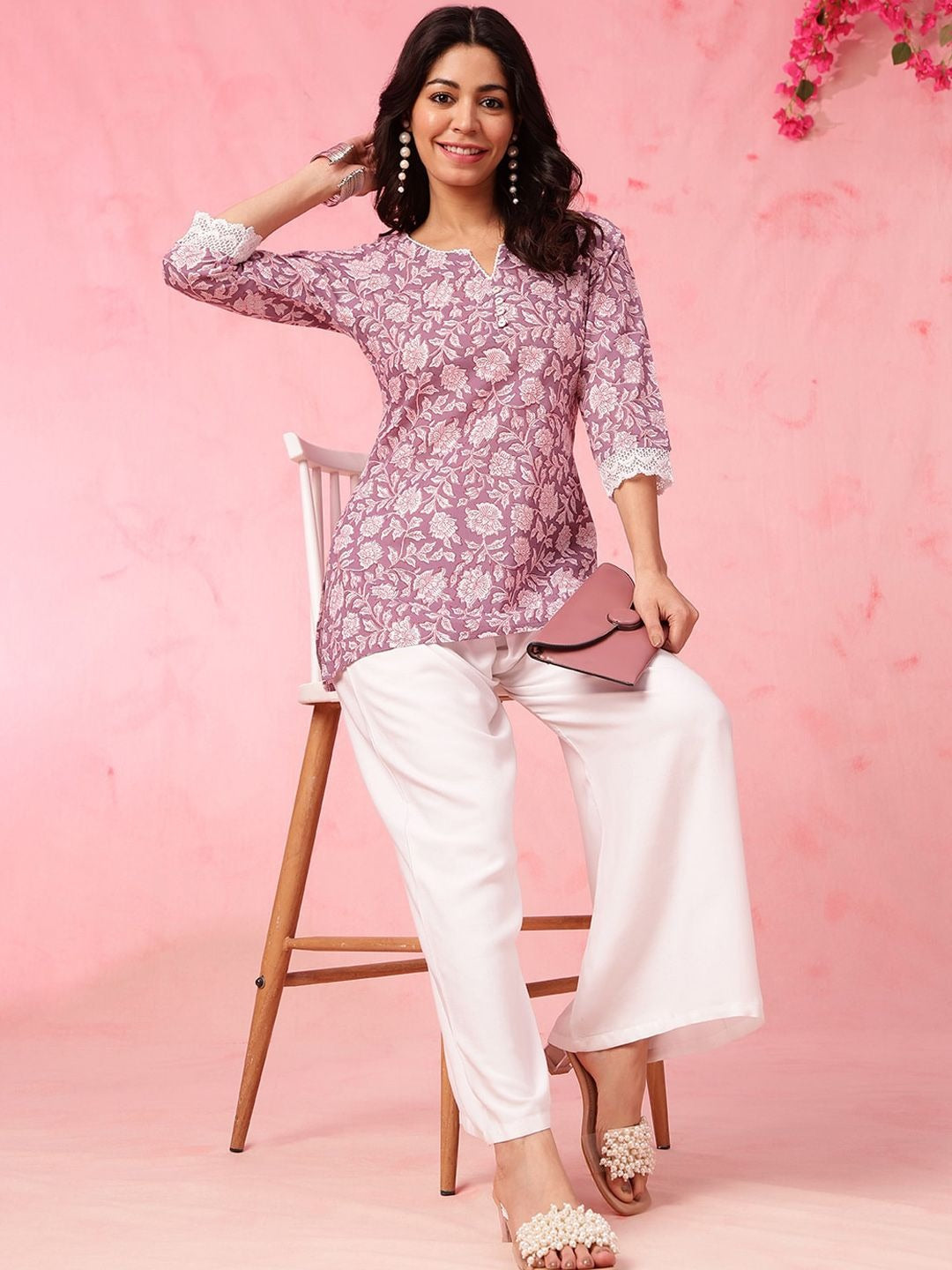 Pehraavii Women Mauve Floral Printed Kurta Top