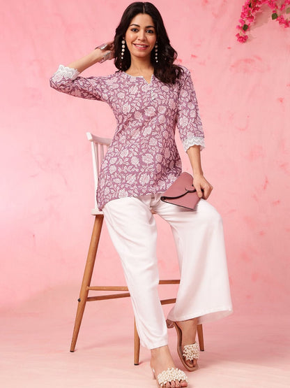 Pehraavii Women Mauve Floral Printed Kurta Top