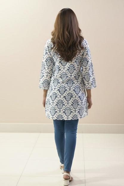 Pehraavii Women White Blue Printed Tunic Top