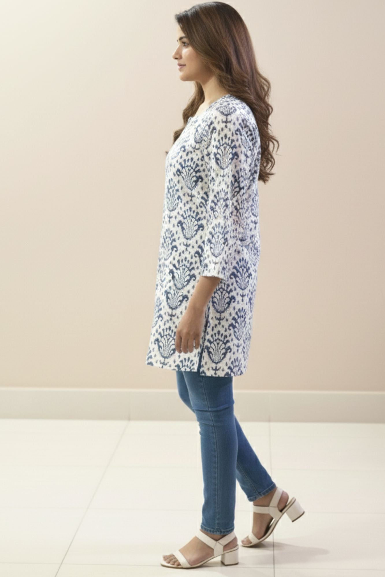 Pehraavii Women White Blue Printed Tunic Top