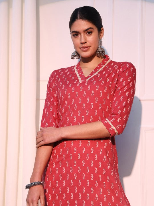 Pehraavii Women Red Printed V-Neck Straight Kurta