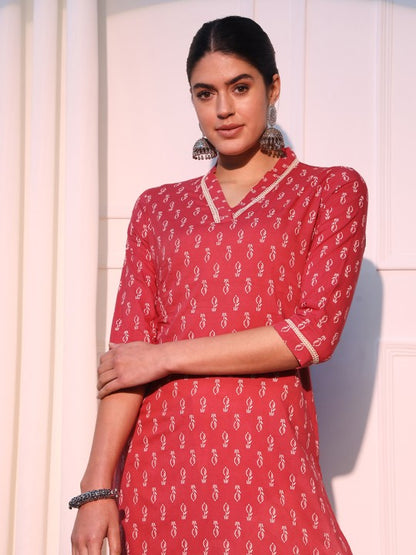 Pehraavii Women Red Printed V-Neck Straight Kurta